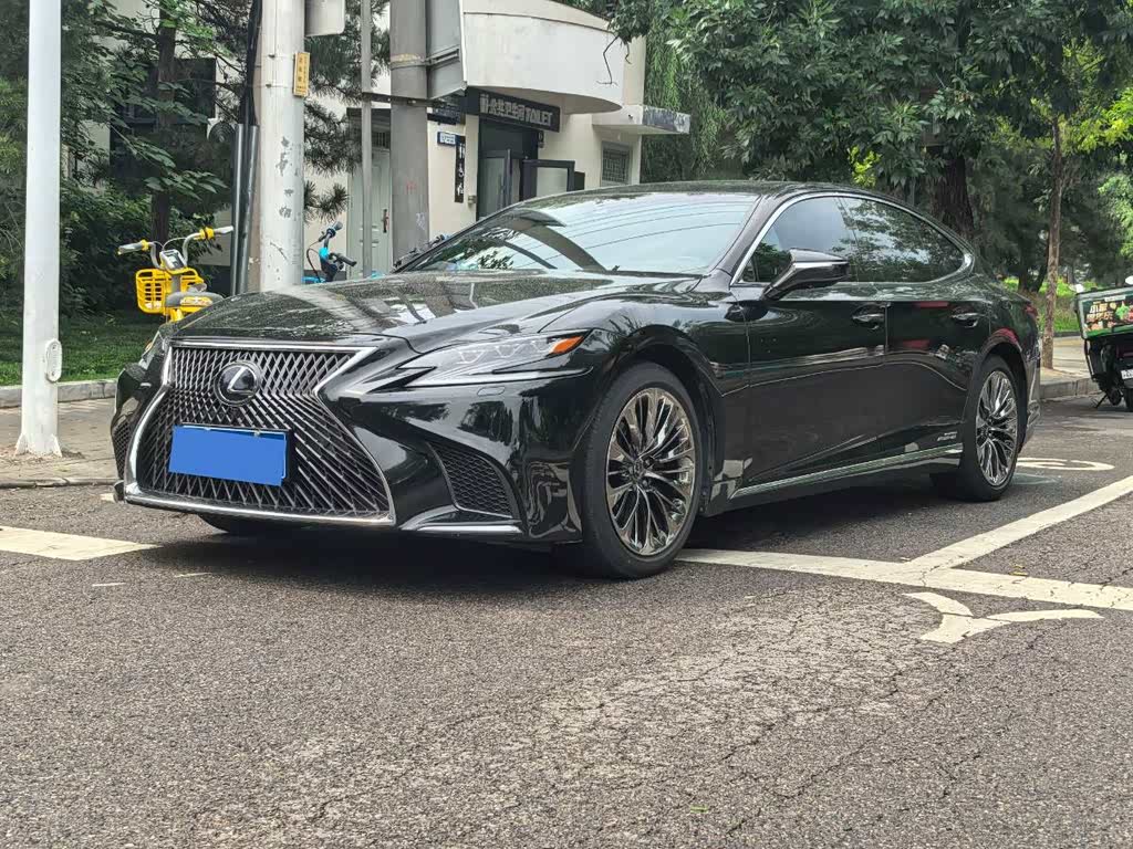 Lexus LS