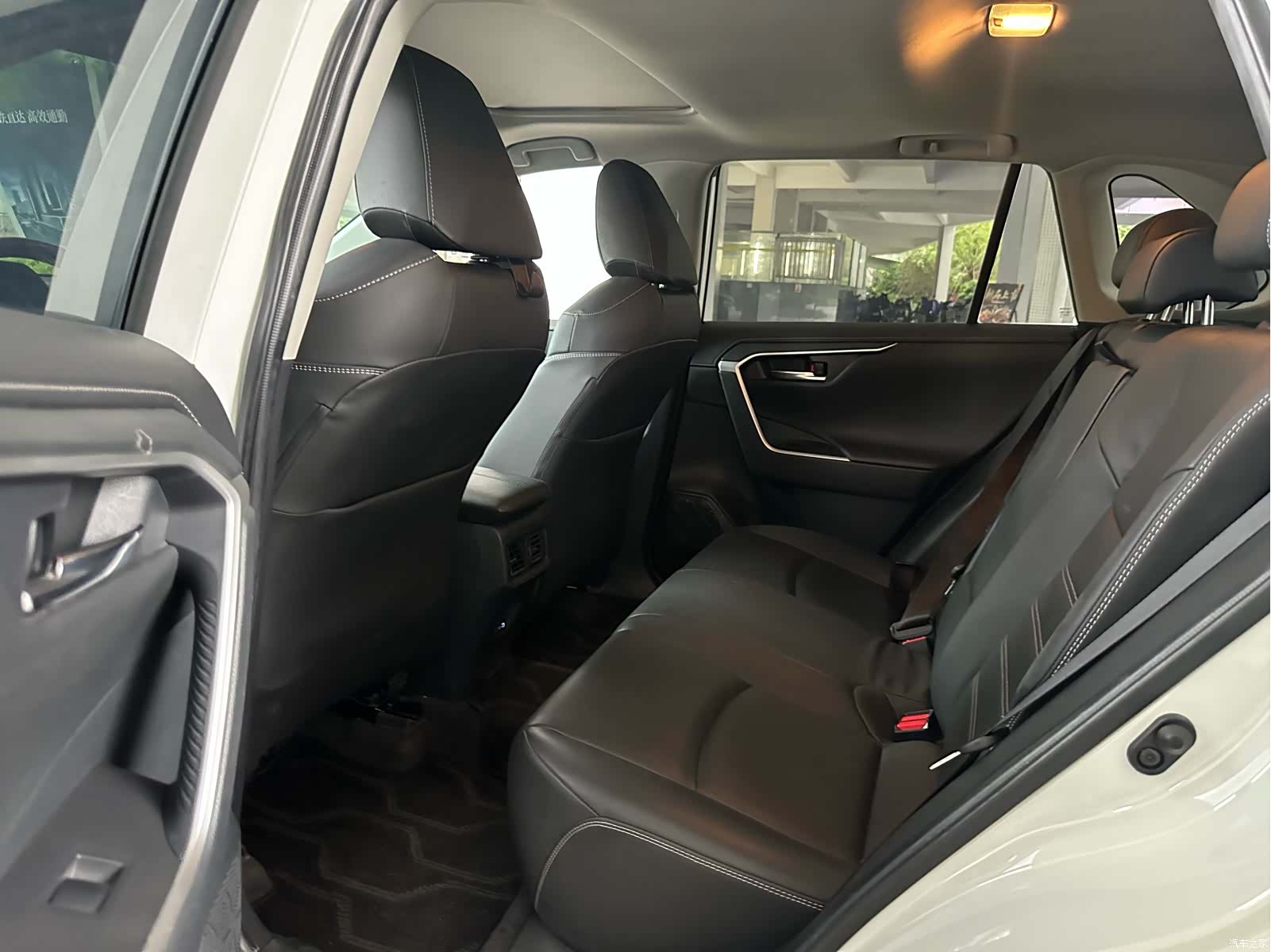 Toyota RAV4, 2022 6