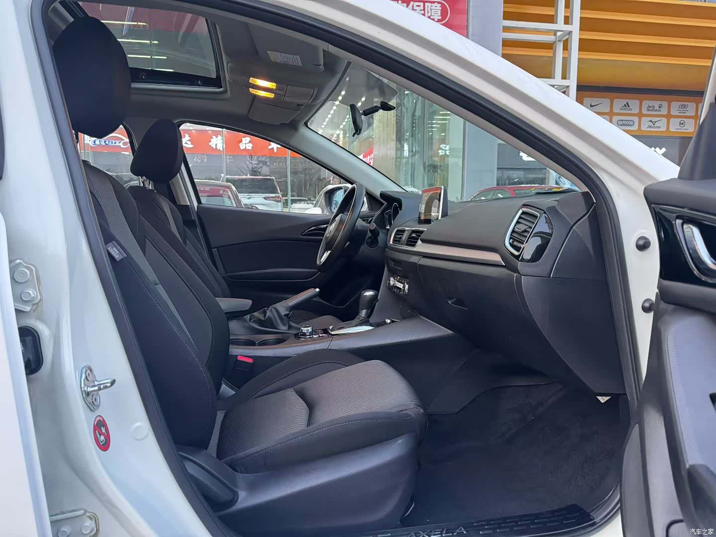 Mazda Mazda3, 2017 8