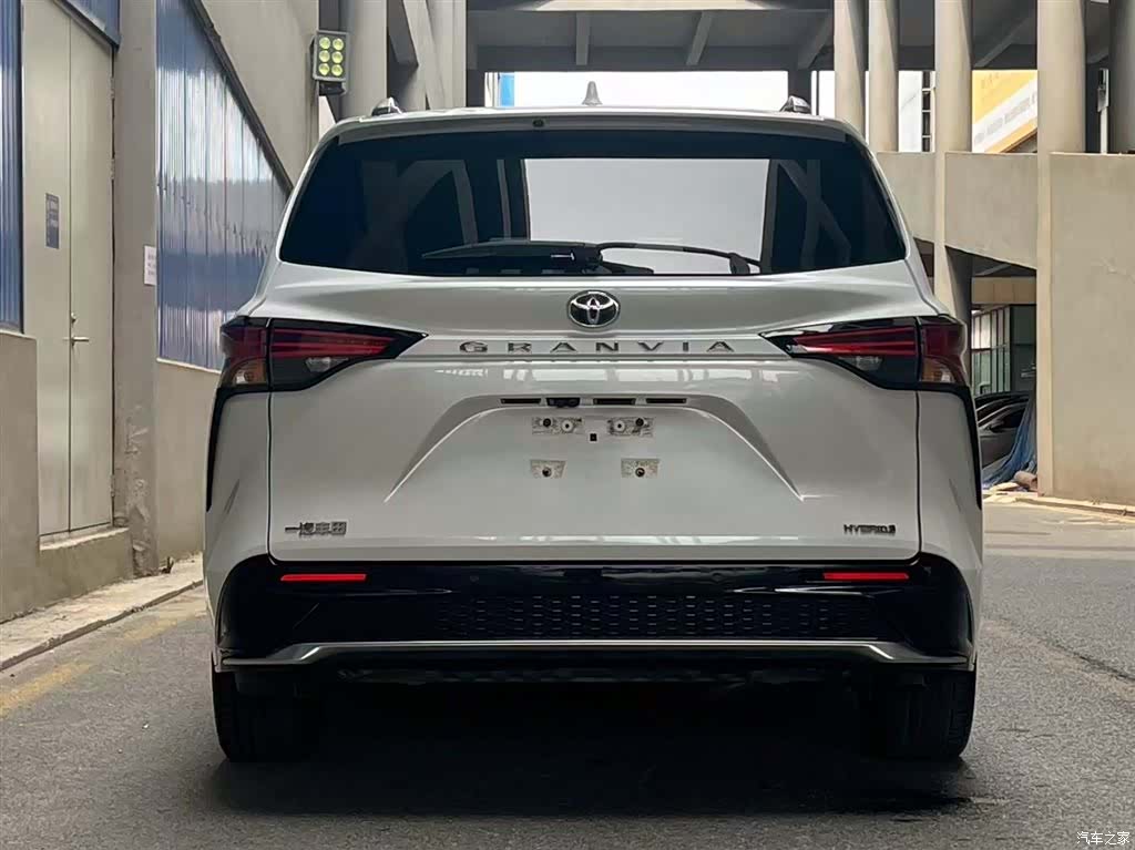 Toyota Granvia, 2023 4