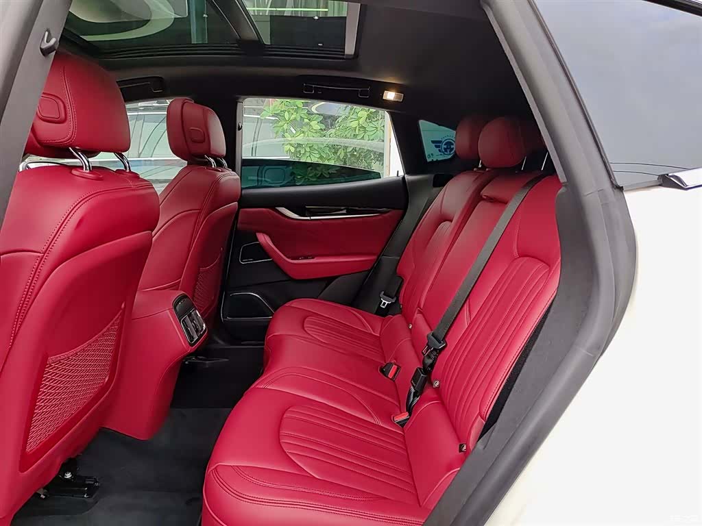 Maserati Levante, 2023 8