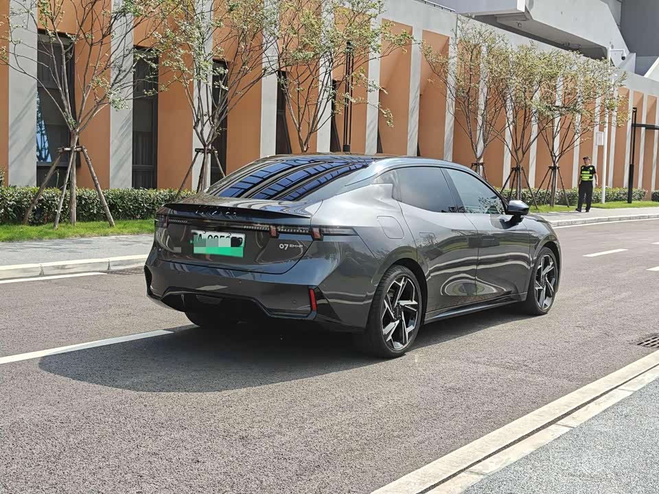 Lynk & Co 07 EM-P