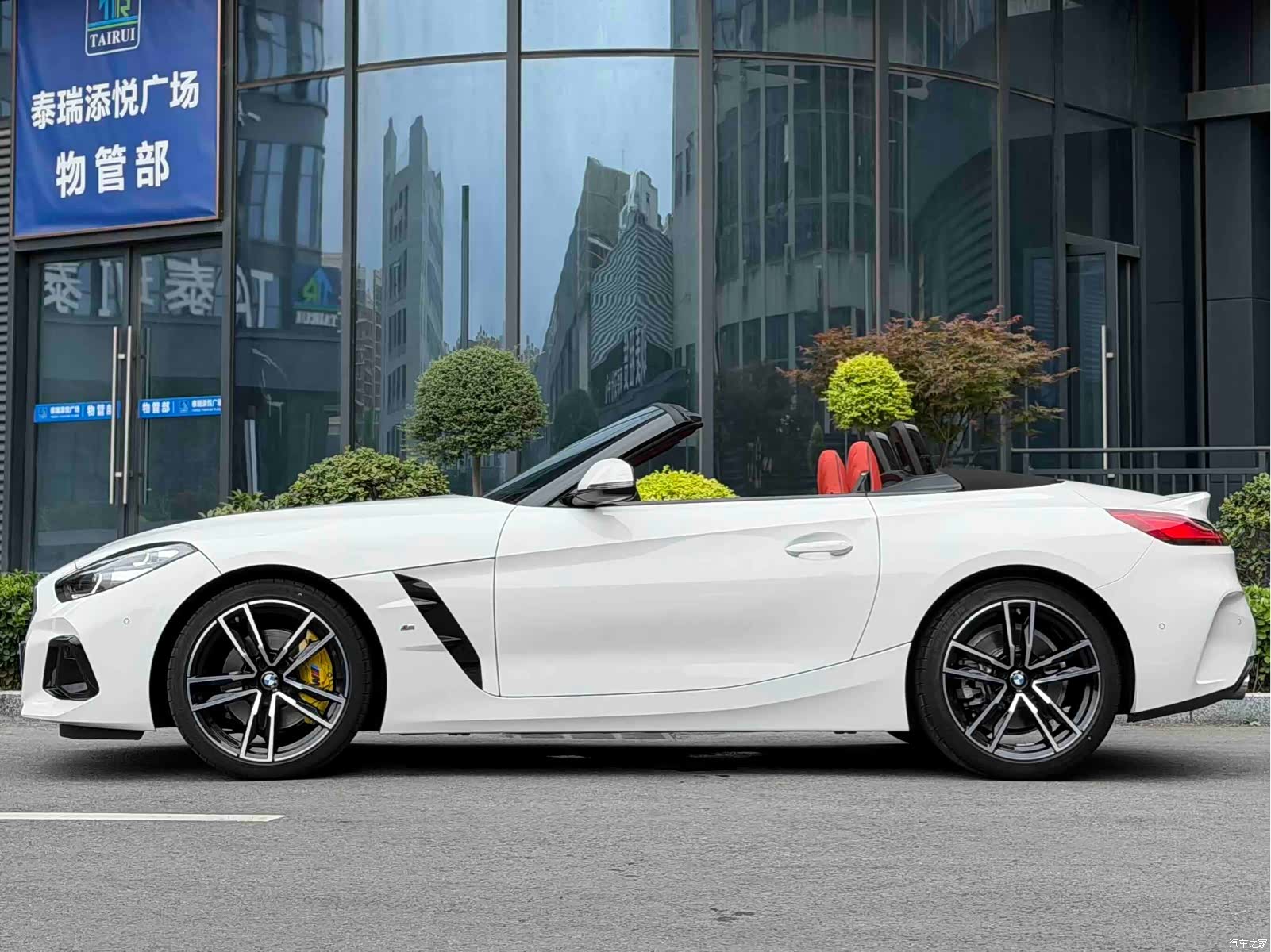 BMW Z4, 2025 все фото