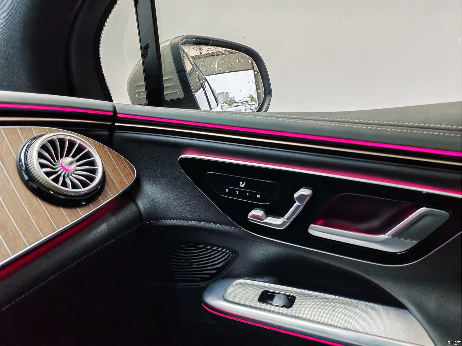 Mercedes-Benz EQE, 2024 16