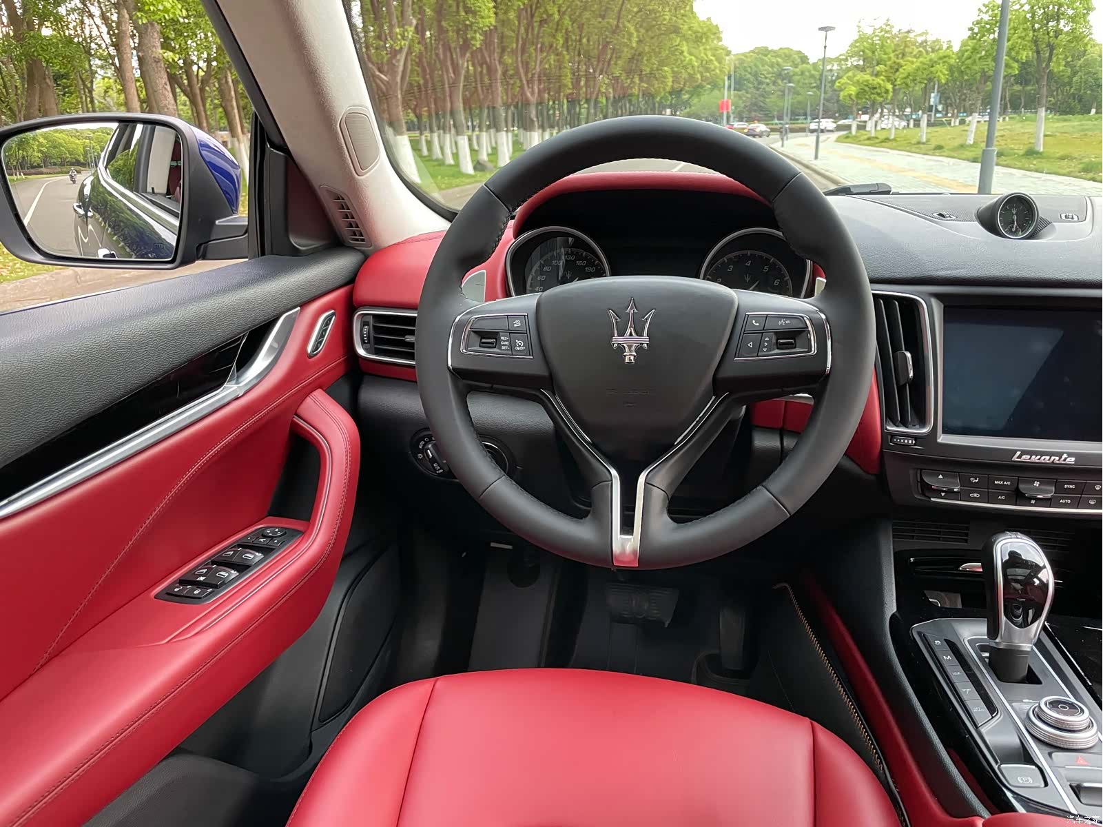 Maserati Levante, 2017 9