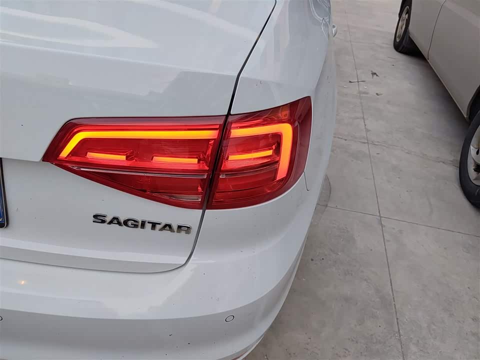 Volkswagen Sagitar