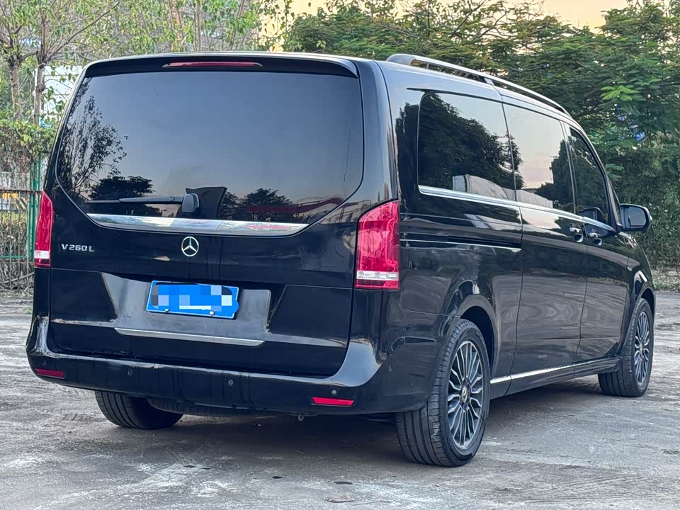 Mercedes-Benz V-class