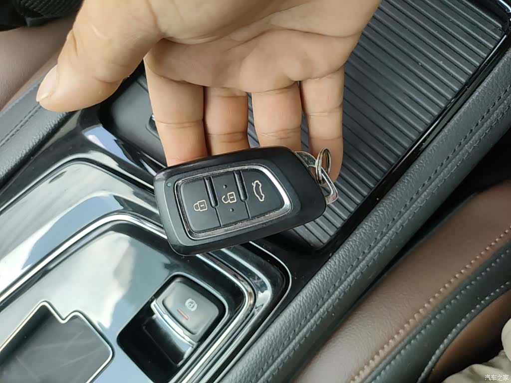 DongFeng AX7, 2018 9