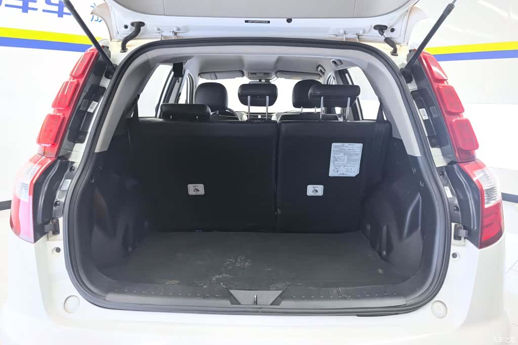Geely GX7, 2015 4