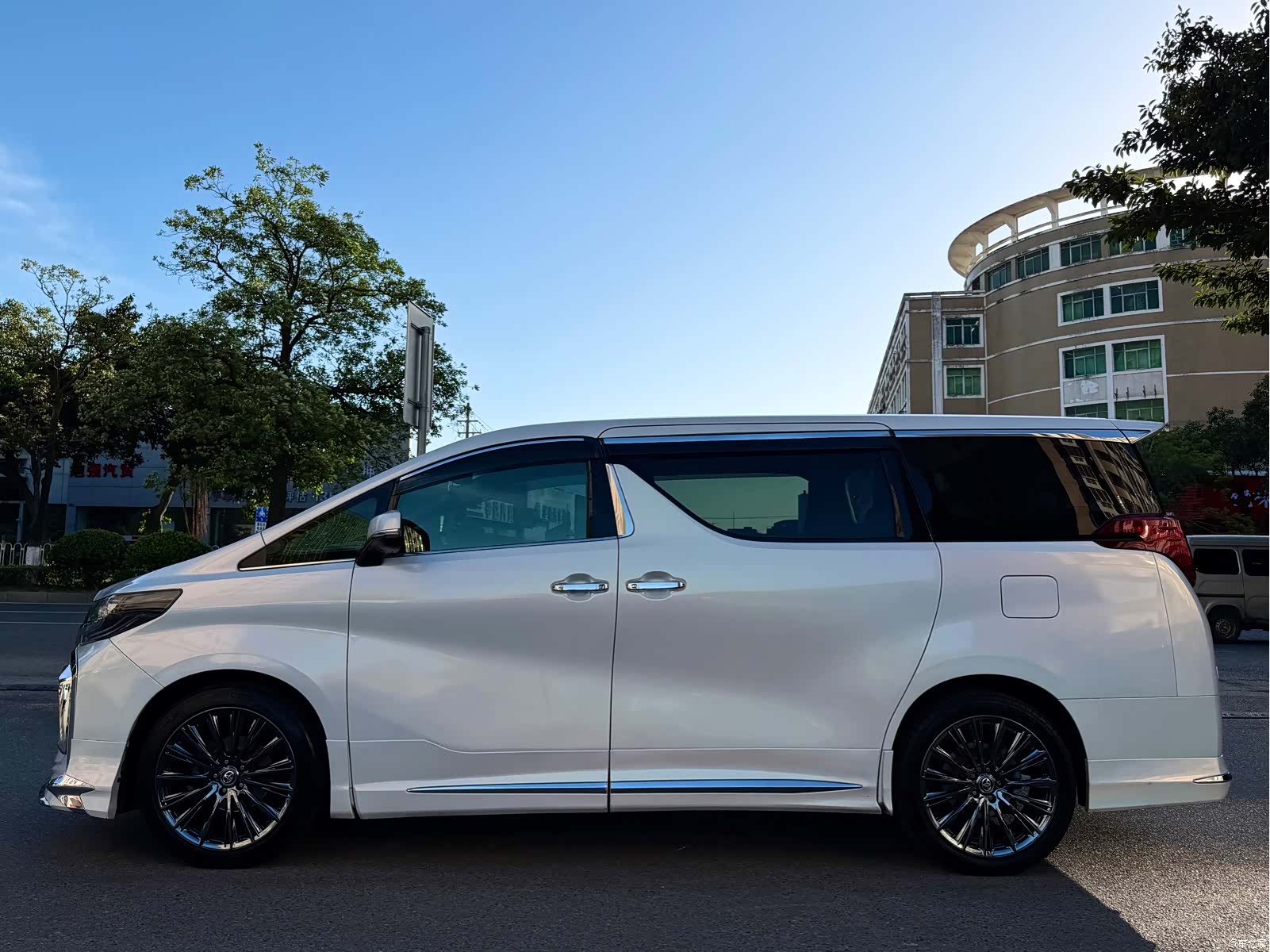 Toyota Alphard, 2016 4