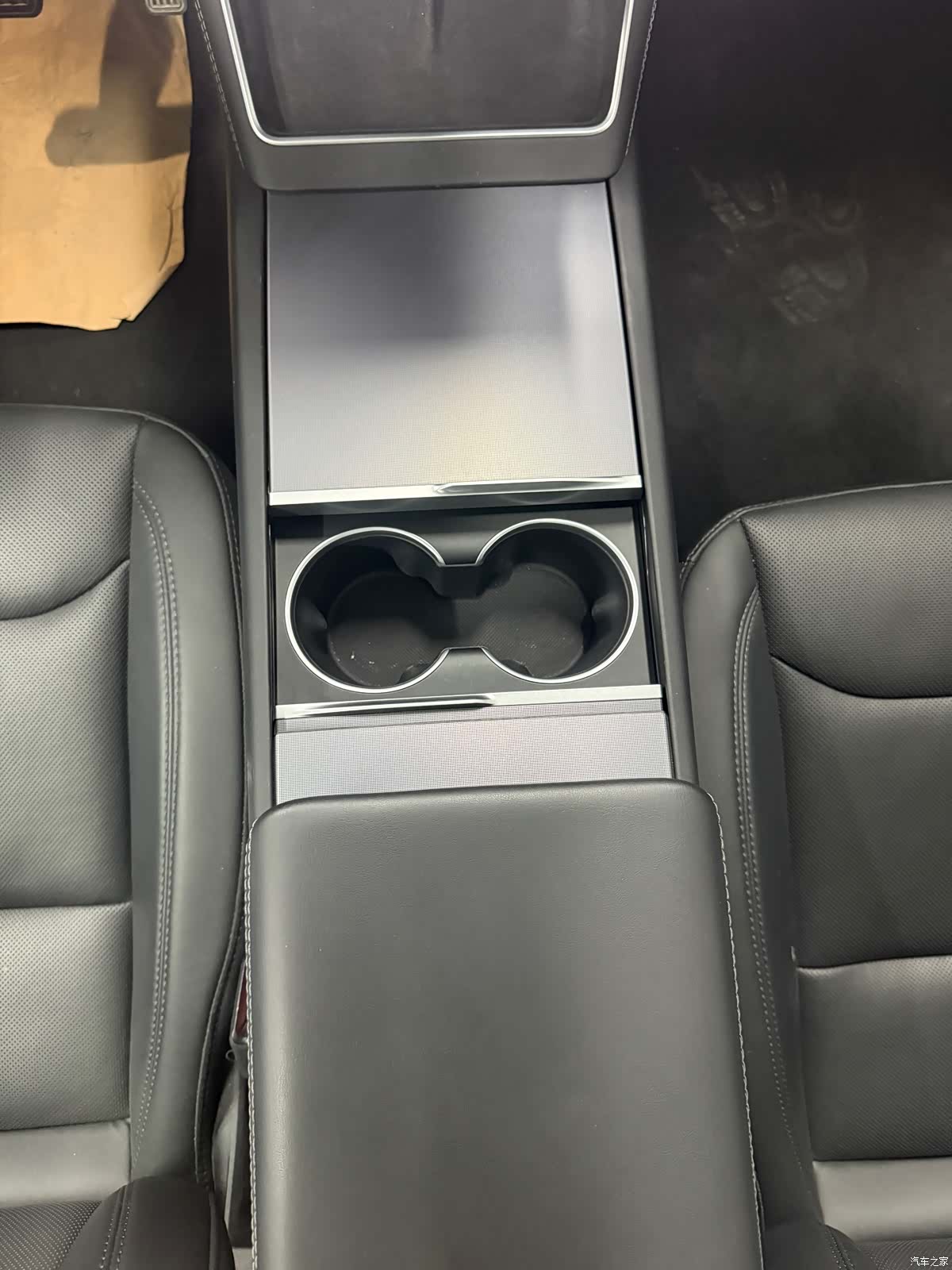 Tesla Model Y, 2025 11