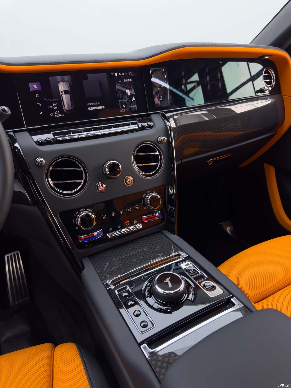 Rolls-Royce Cullinan, 2026 24