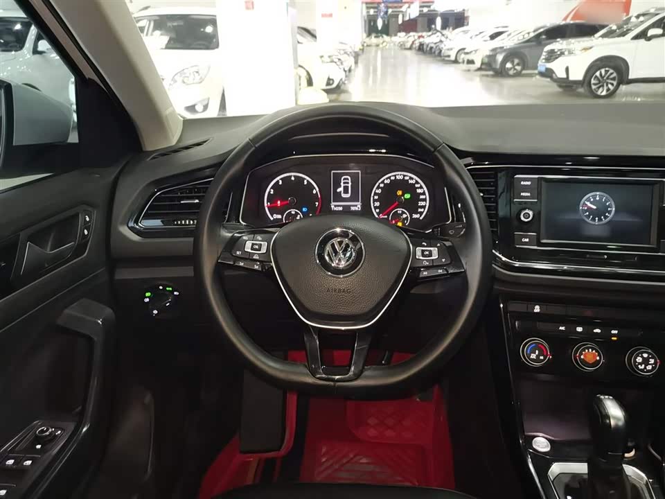 Volkswagen T-ROC exploring Songs