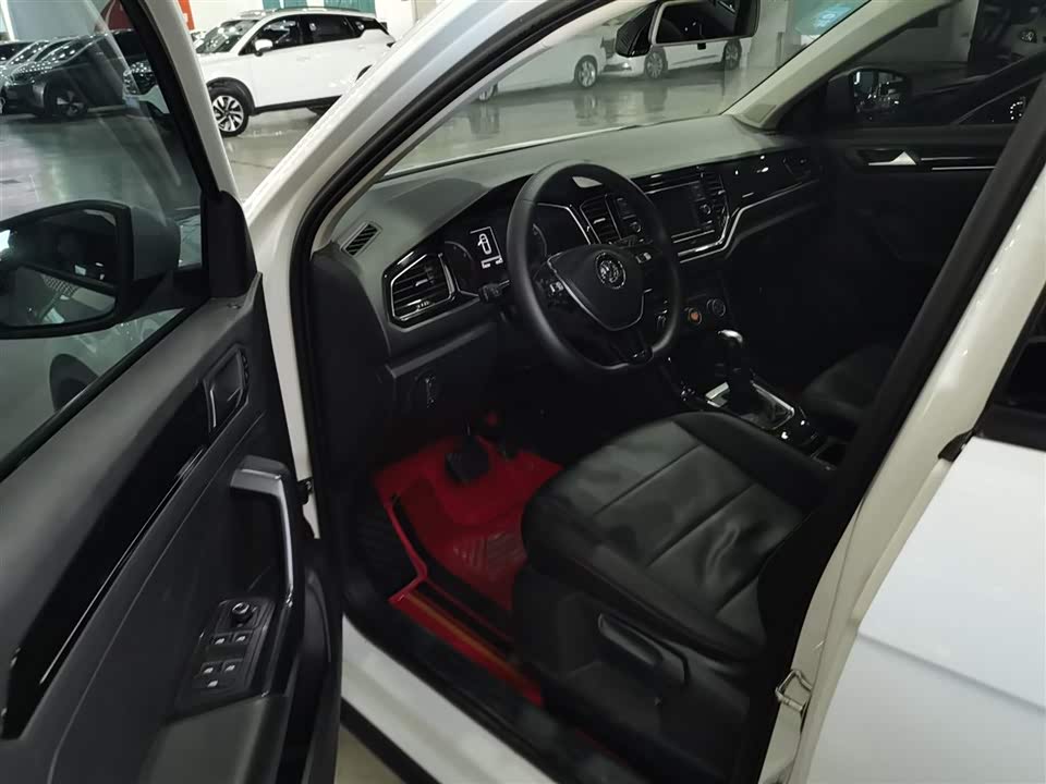 Volkswagen T-ROC exploring Songs