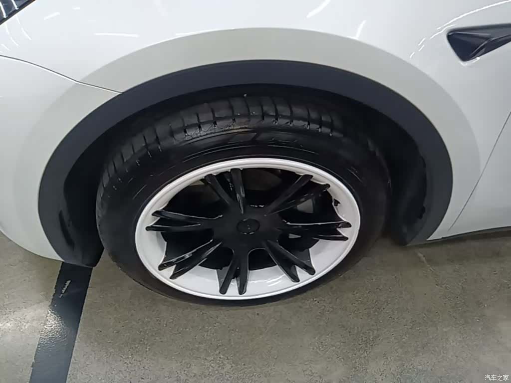 Tesla Model Y, 2024 23