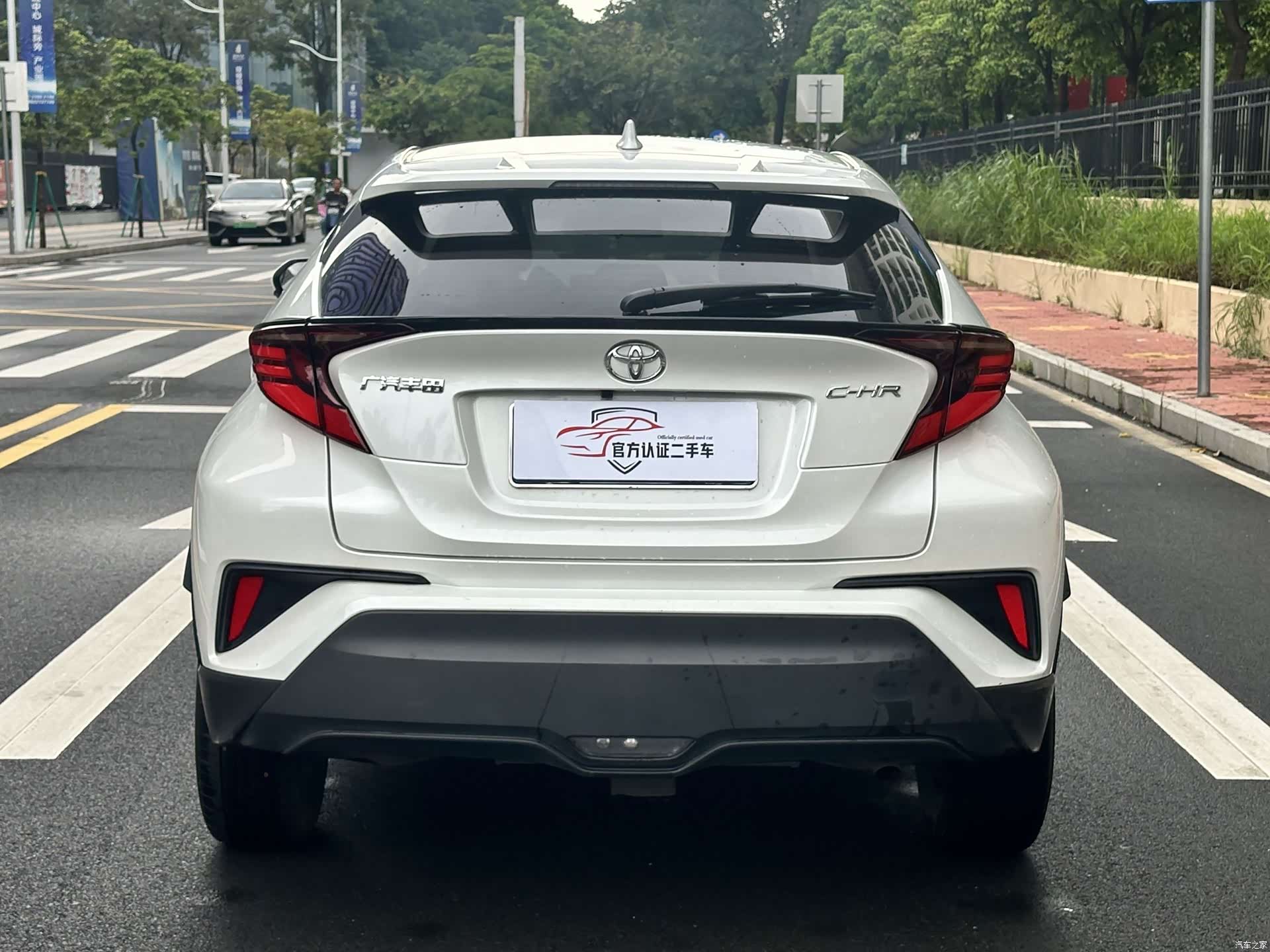 Toyota C-HR, 2023 все фото