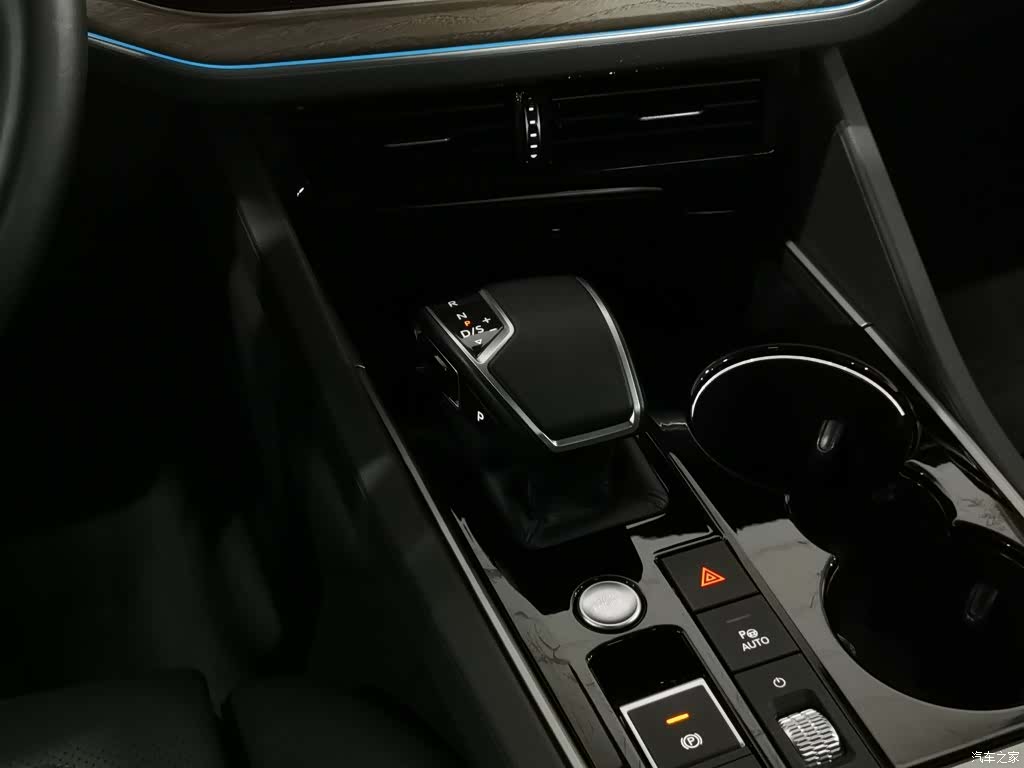Volkswagen Touareg, 2020 13
