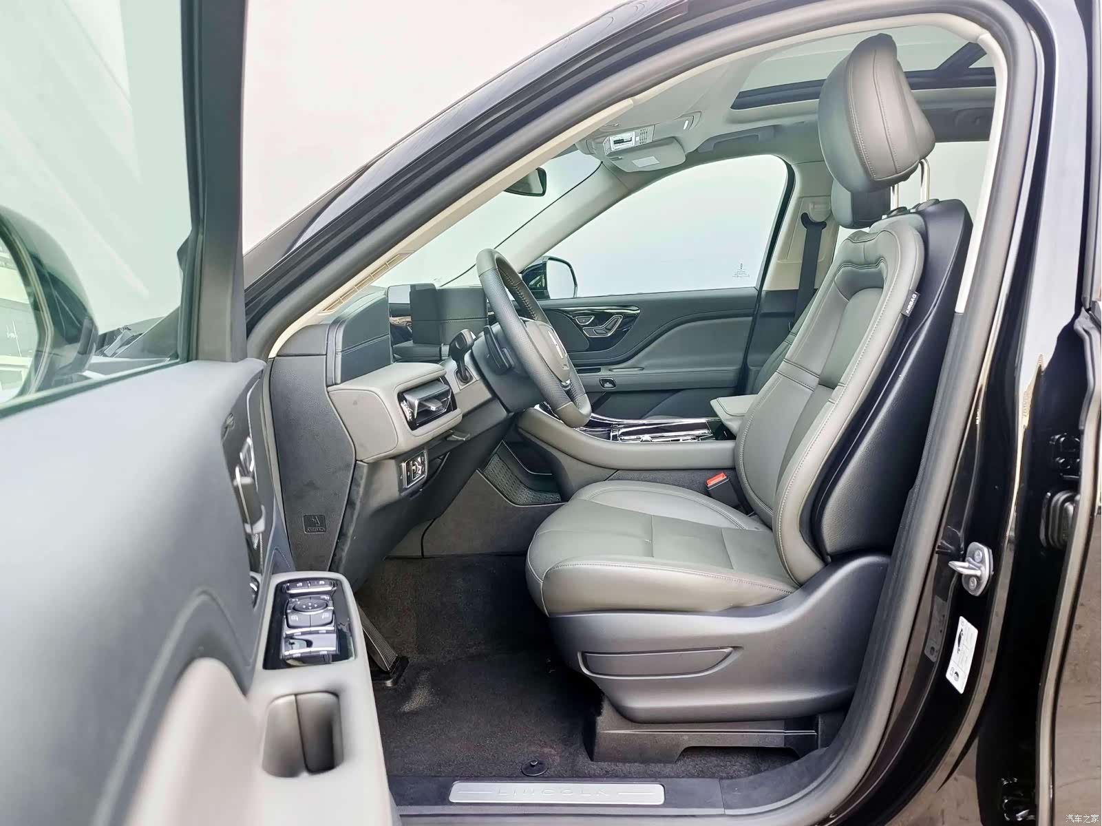 Lincoln Aviator, 2025 9