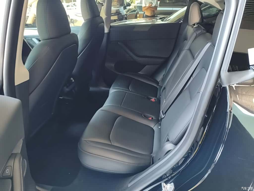Tesla Model Y, 2023 17