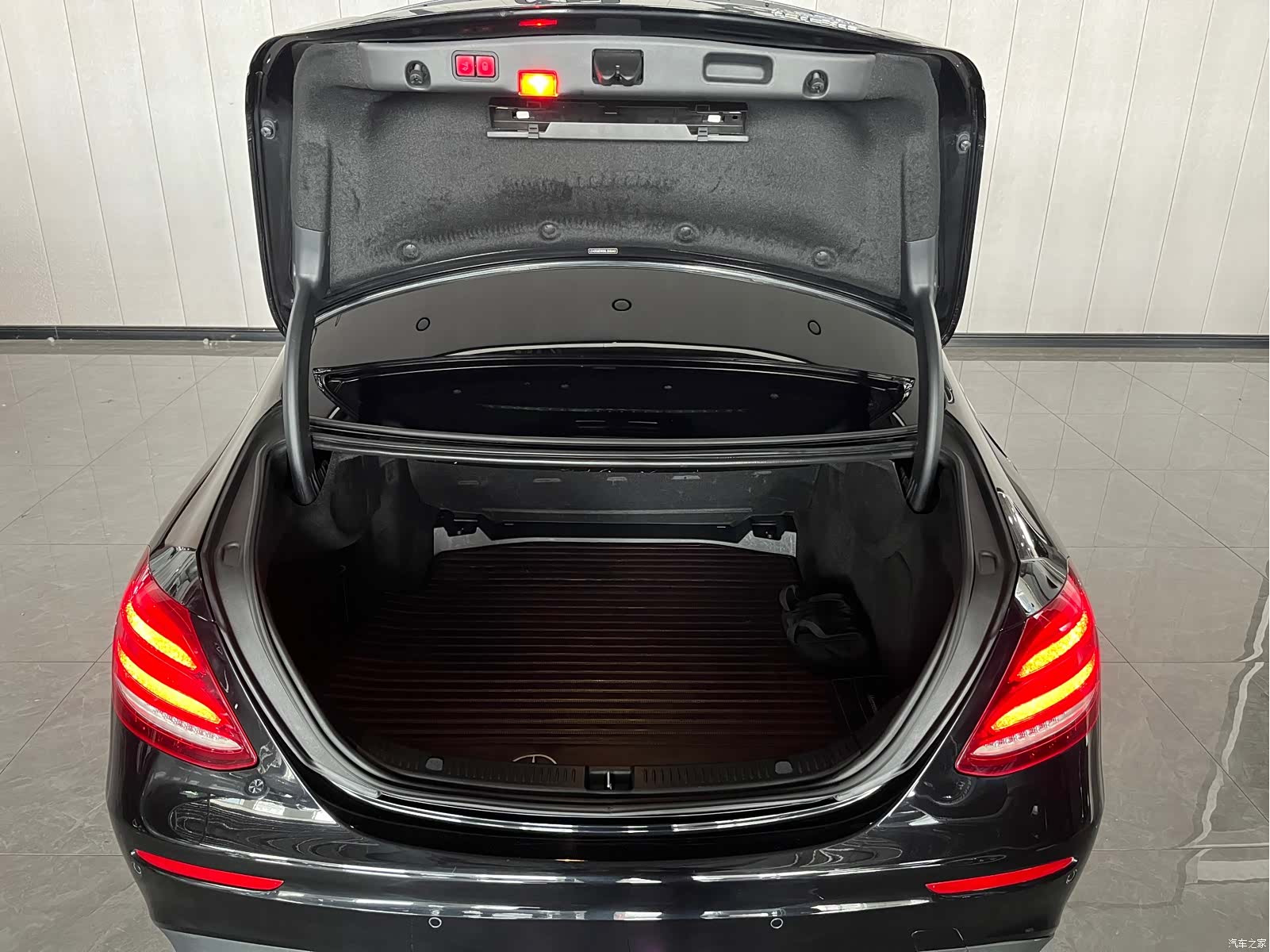 Mercedes-Benz E-Class, 2019 15