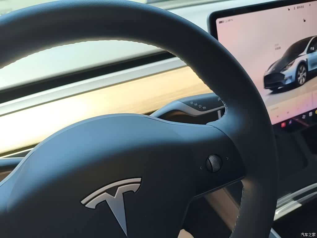 Tesla Model Y, 2023 14