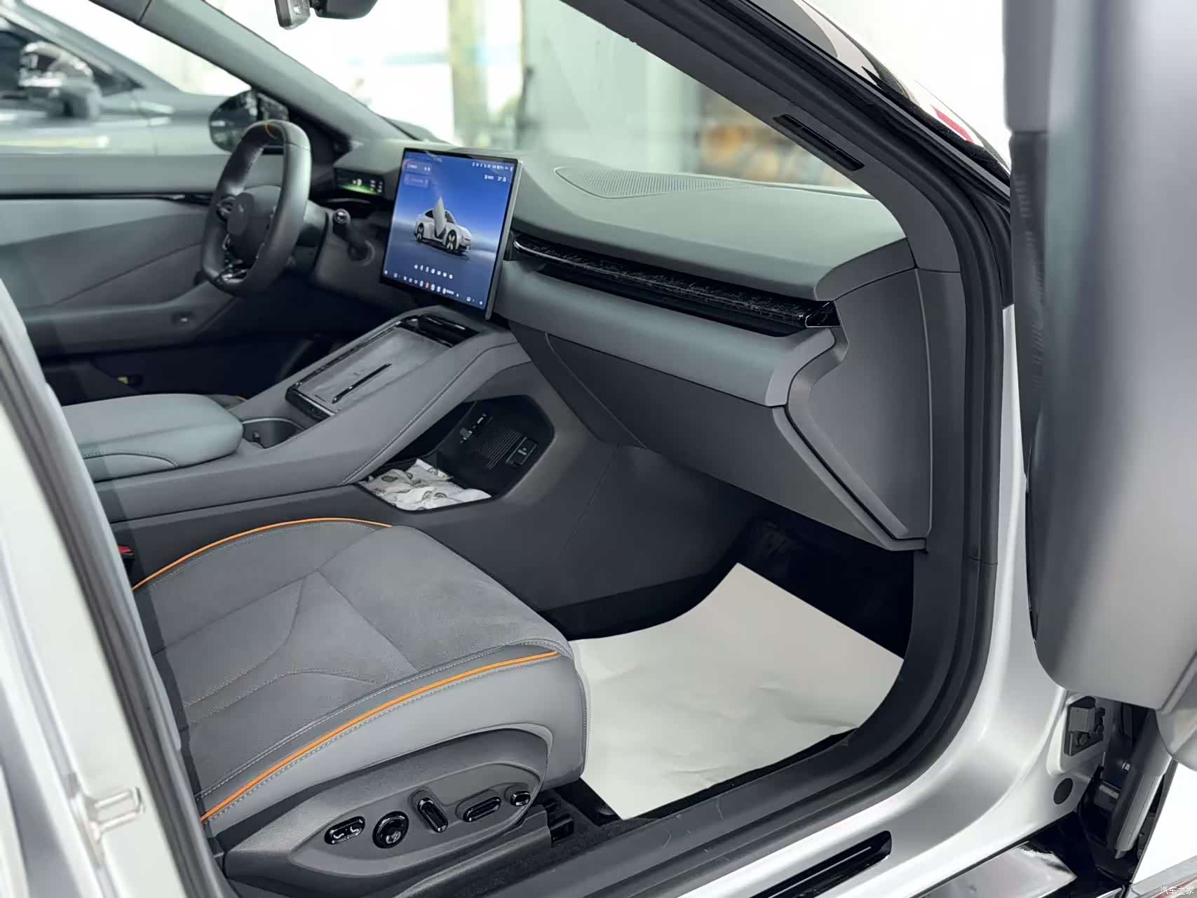 Xpeng P7, 2025 12