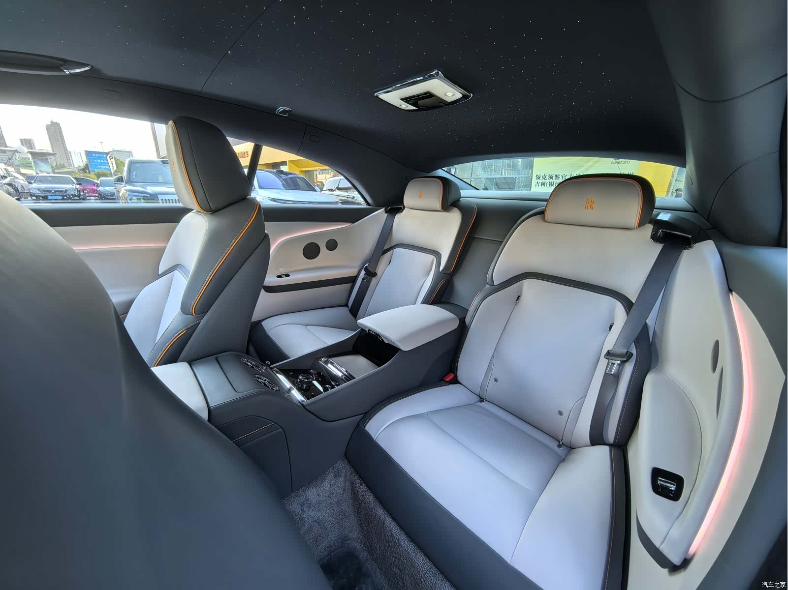 Rolls-Royce Spectre, 2026 все фото