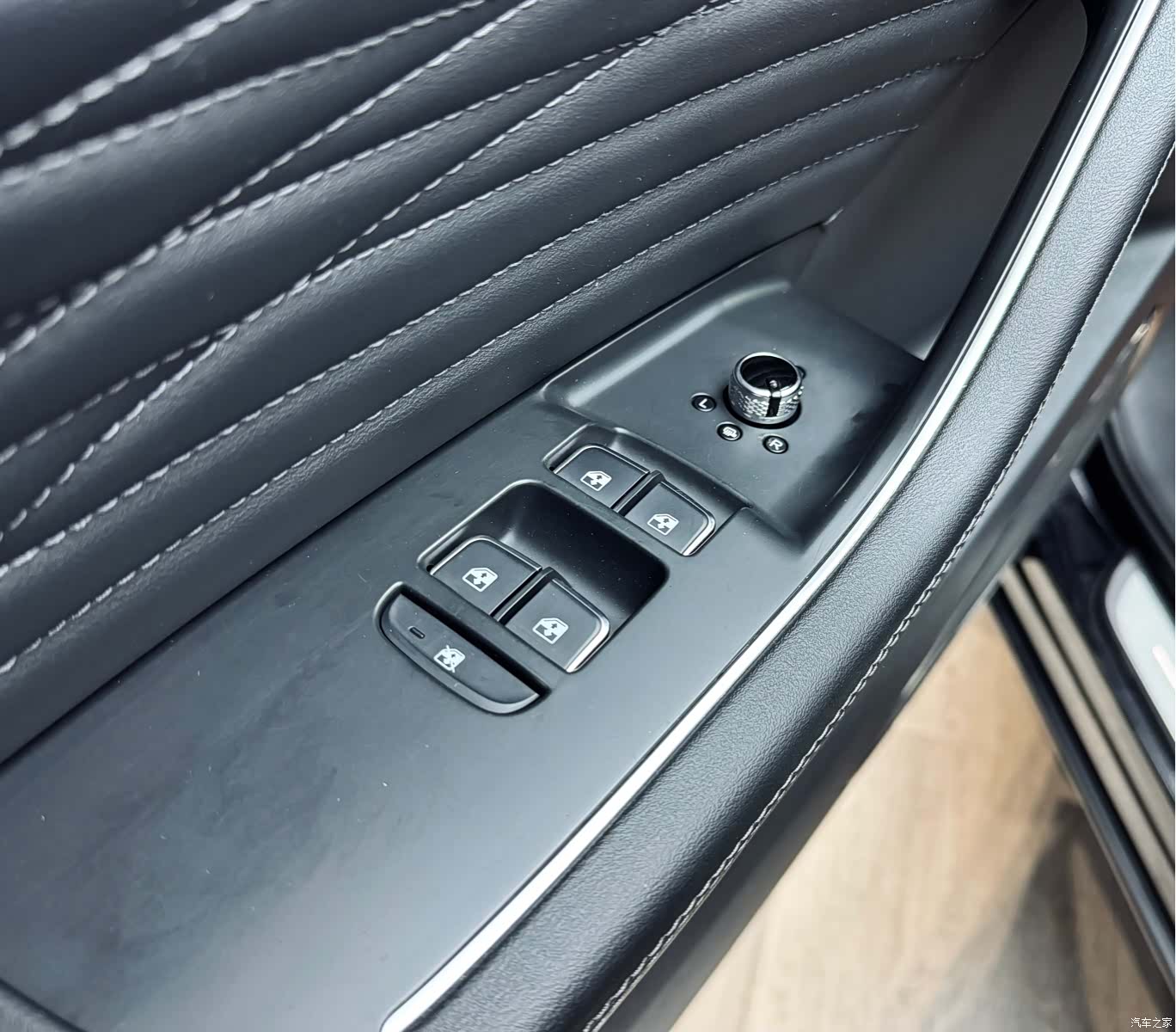 Hongqi HS5, 2022 11