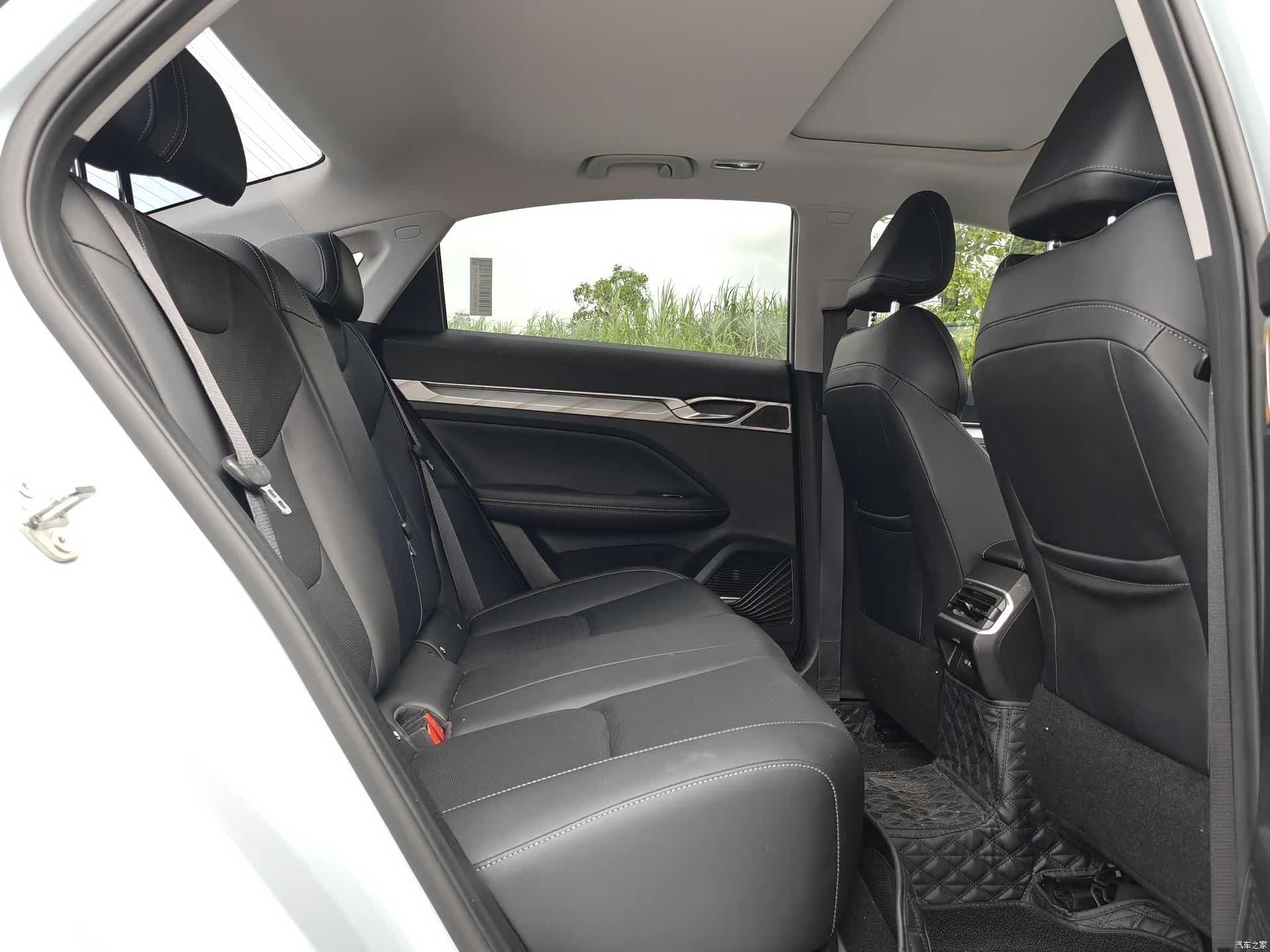 Geely Emgrand, 2023 17