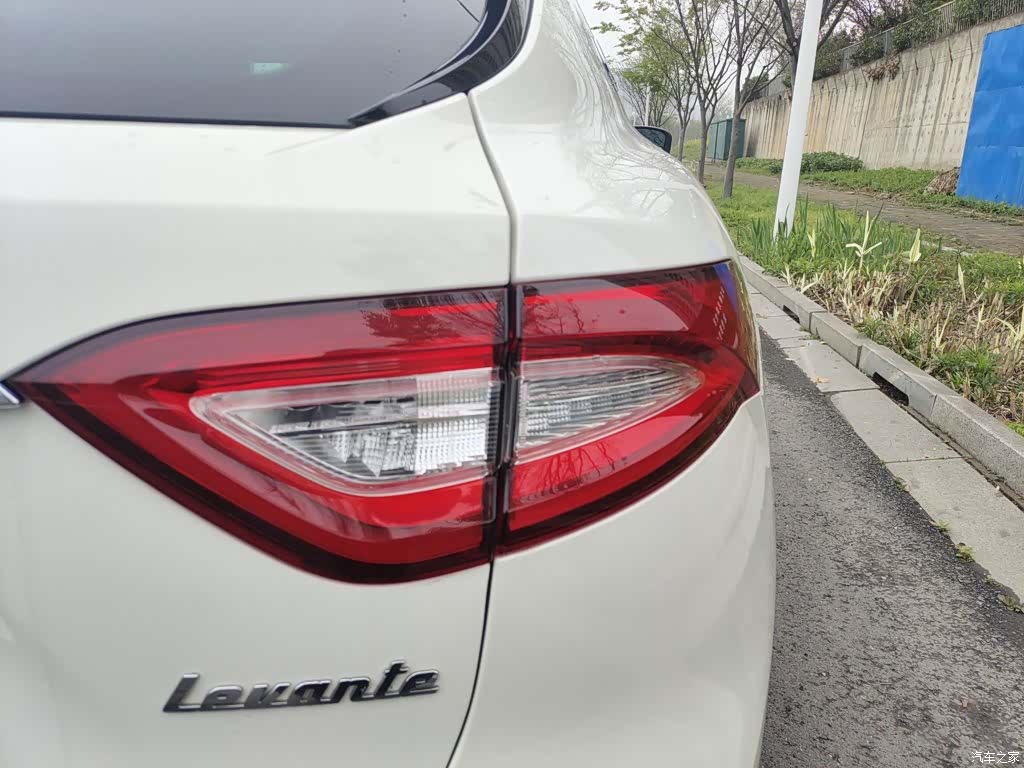 Maserati Levante, 2017 25