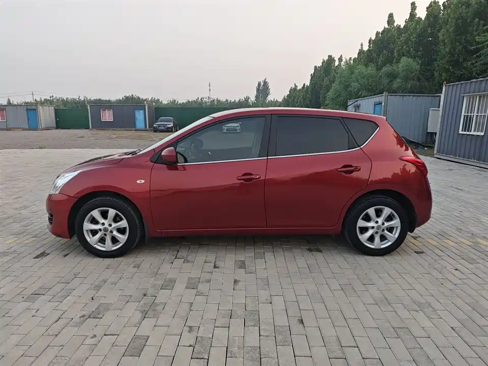 Nissan TIIDA