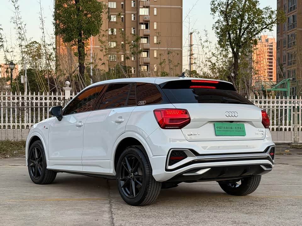 Audi Q2L