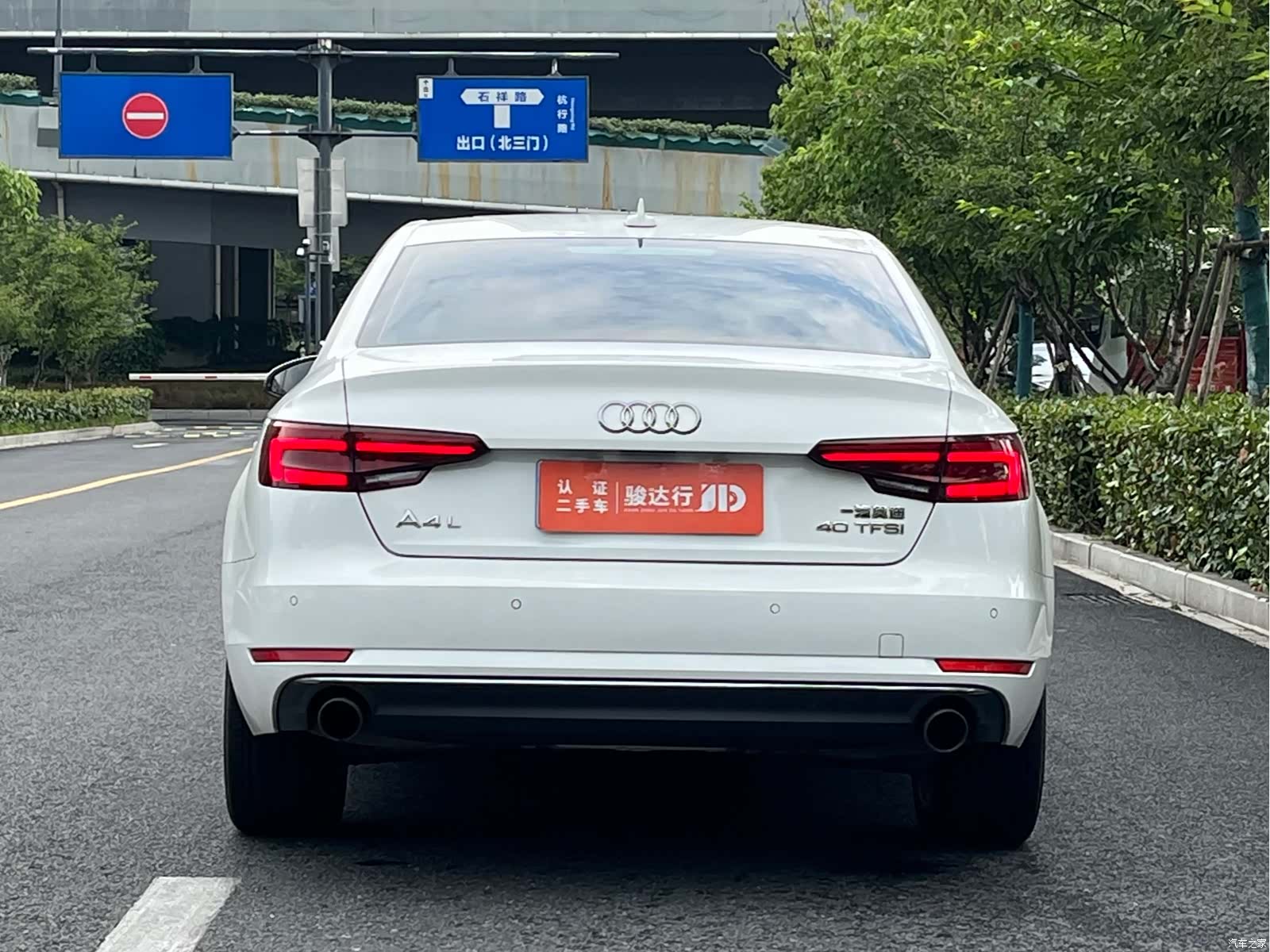 Audi A4L, 2018 все фото