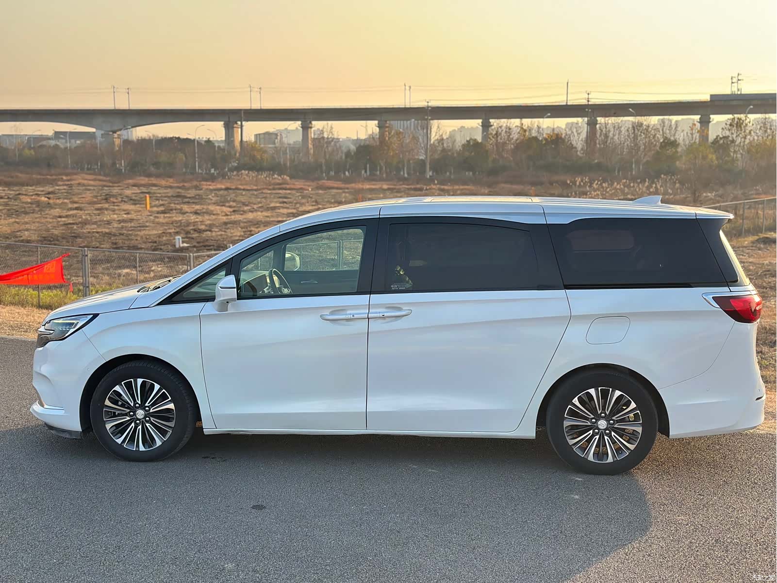 Buick GL8, 2021 3