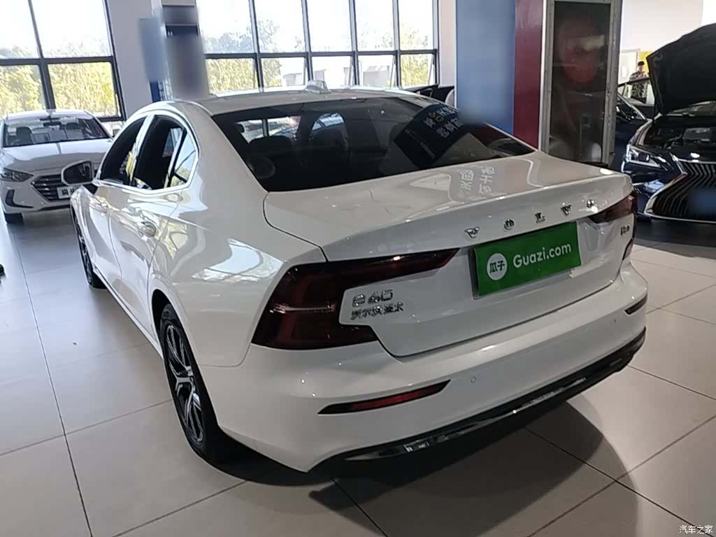 Volvo S60, 2022 все фото