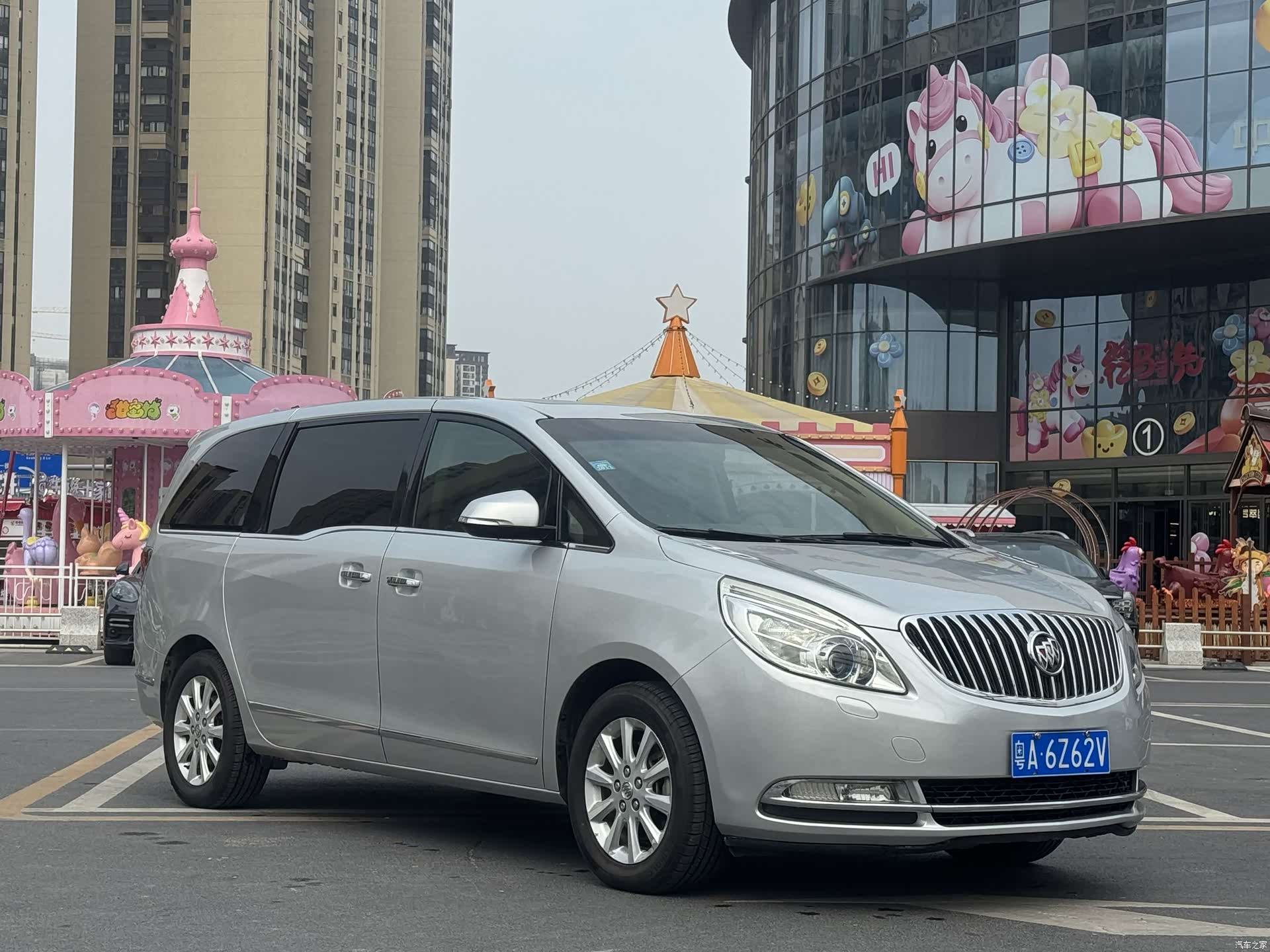 Buick GL8, 2011 4