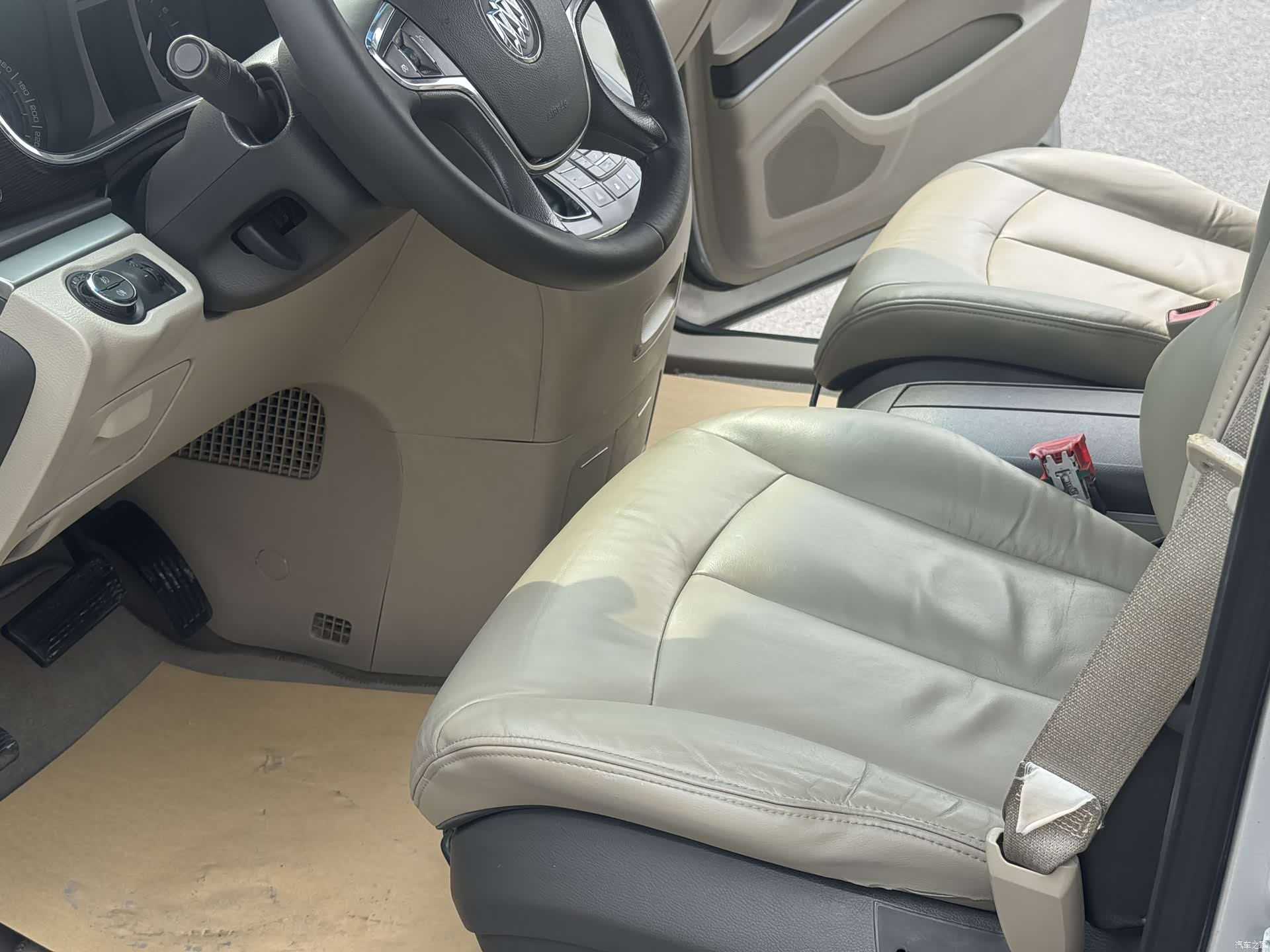 Buick GL8, 2011 16