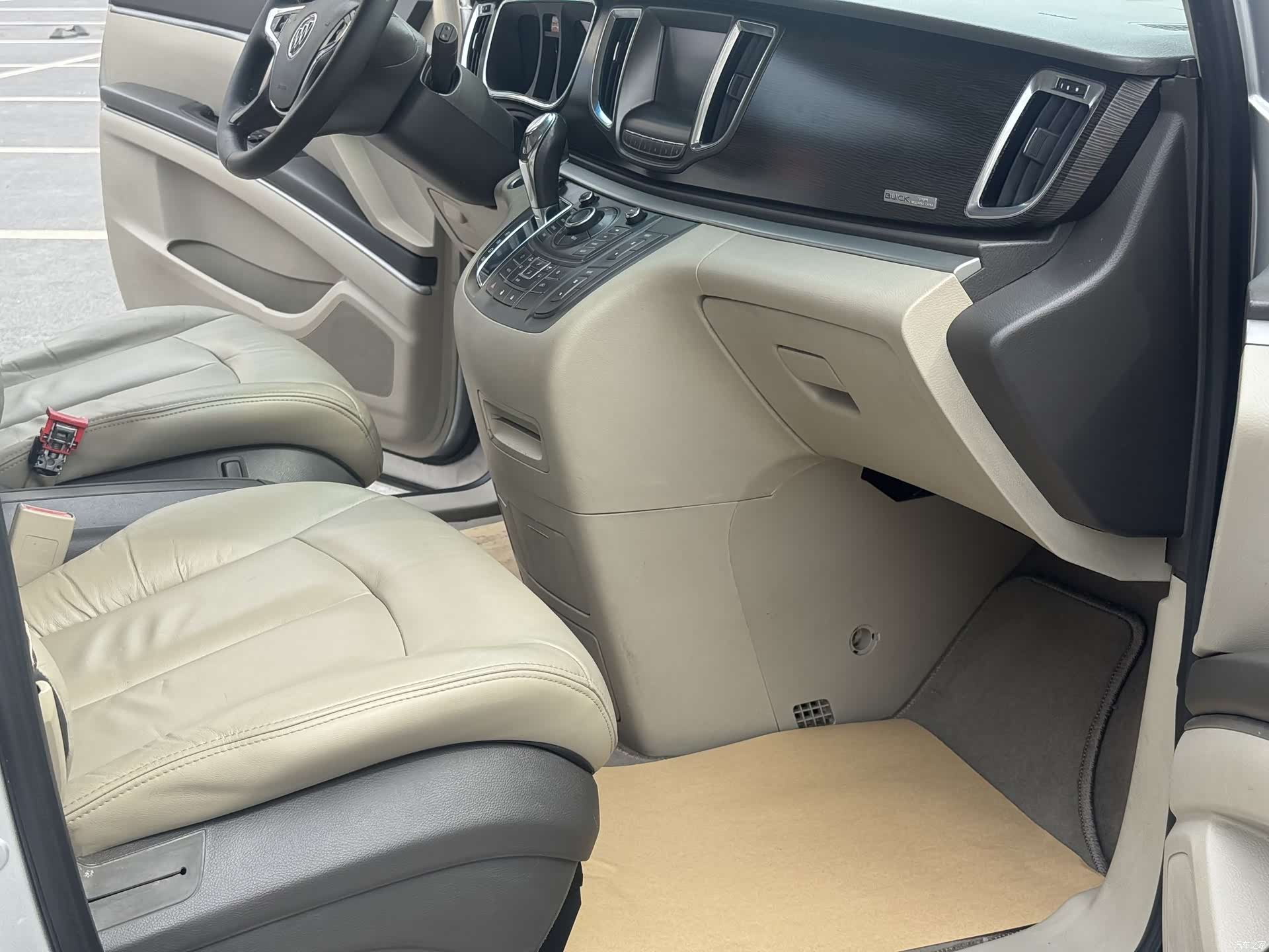 Buick GL8, 2011 18
