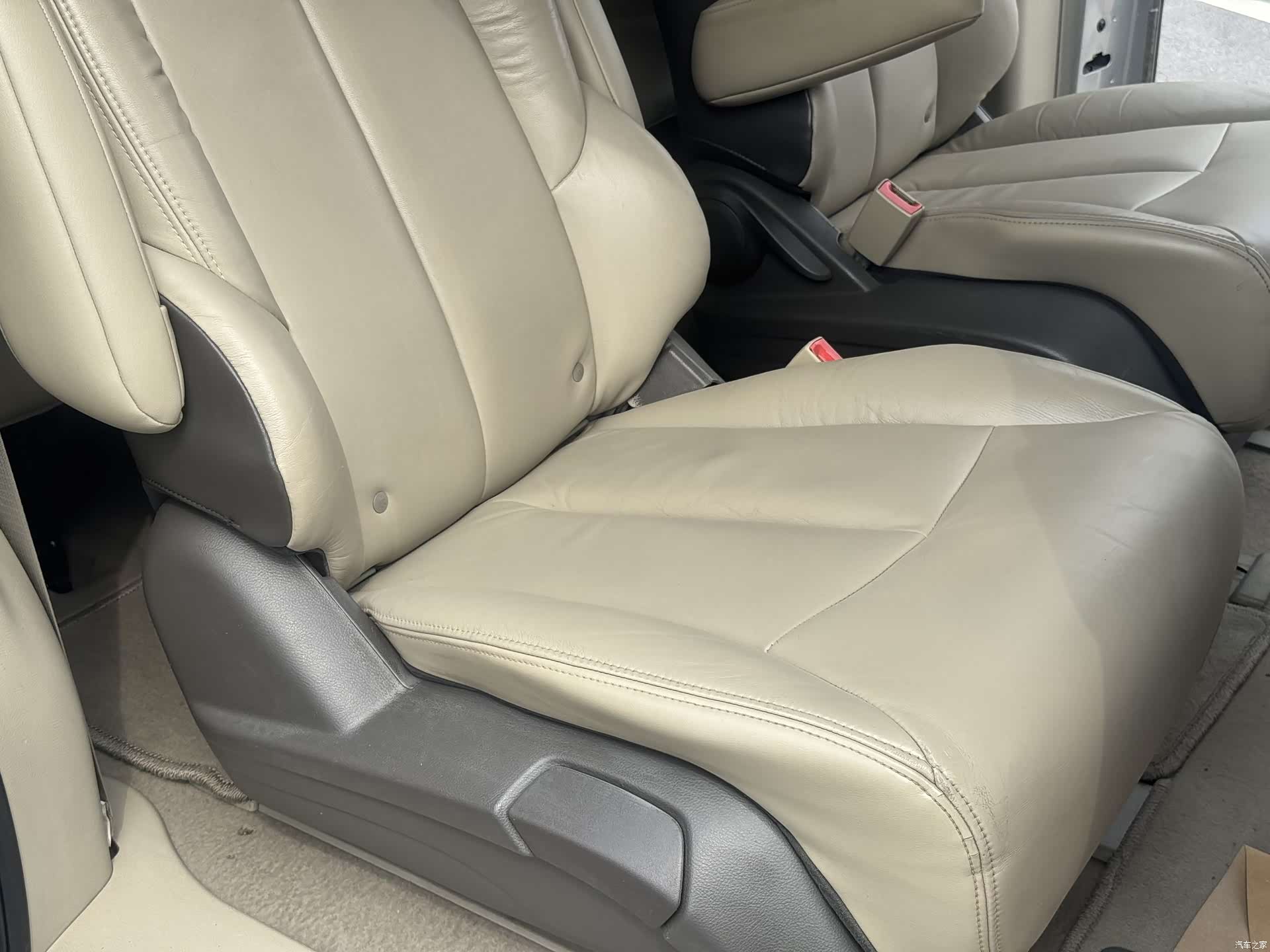 Buick GL8, 2011 19