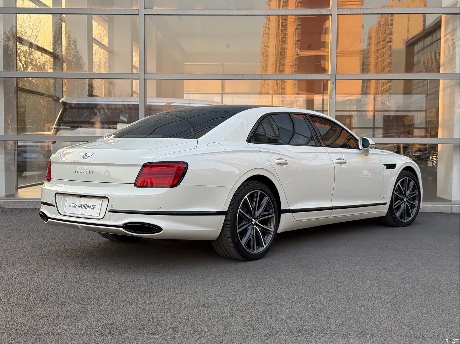 Bentley Flying Spur, 2023 3