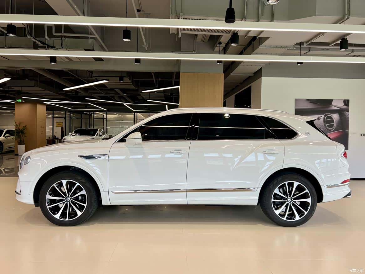 Bentley Bentayga, 2025 3
