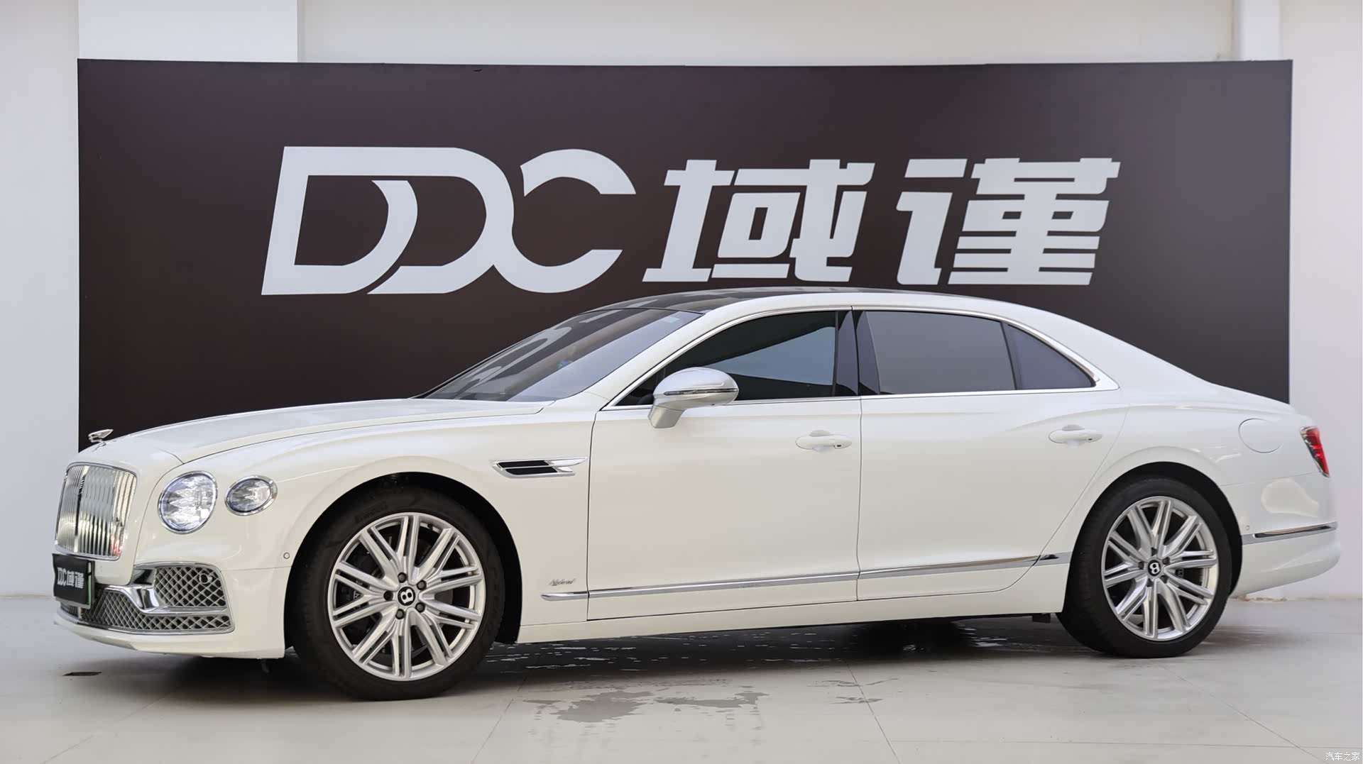 Bentley Flying Spur, 2023 4