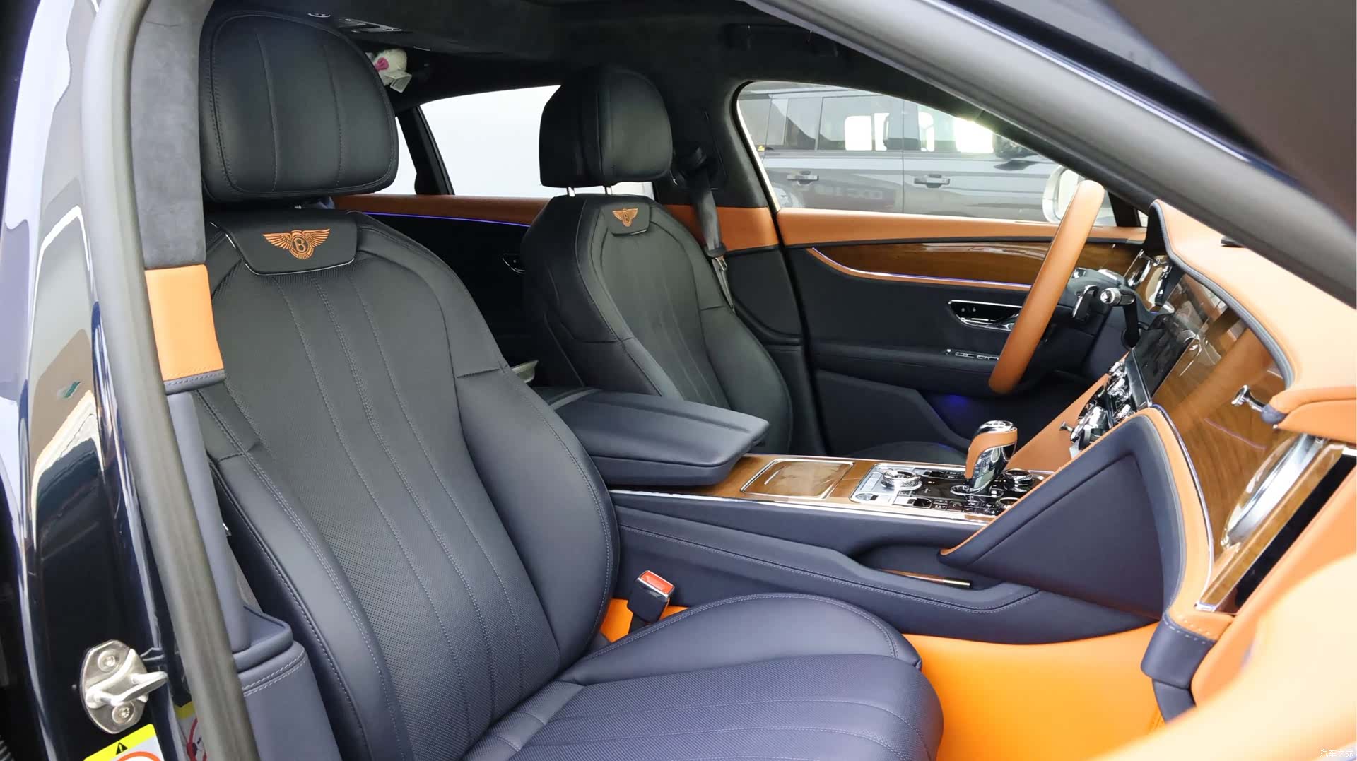 Bentley Flying Spur, 2023 14