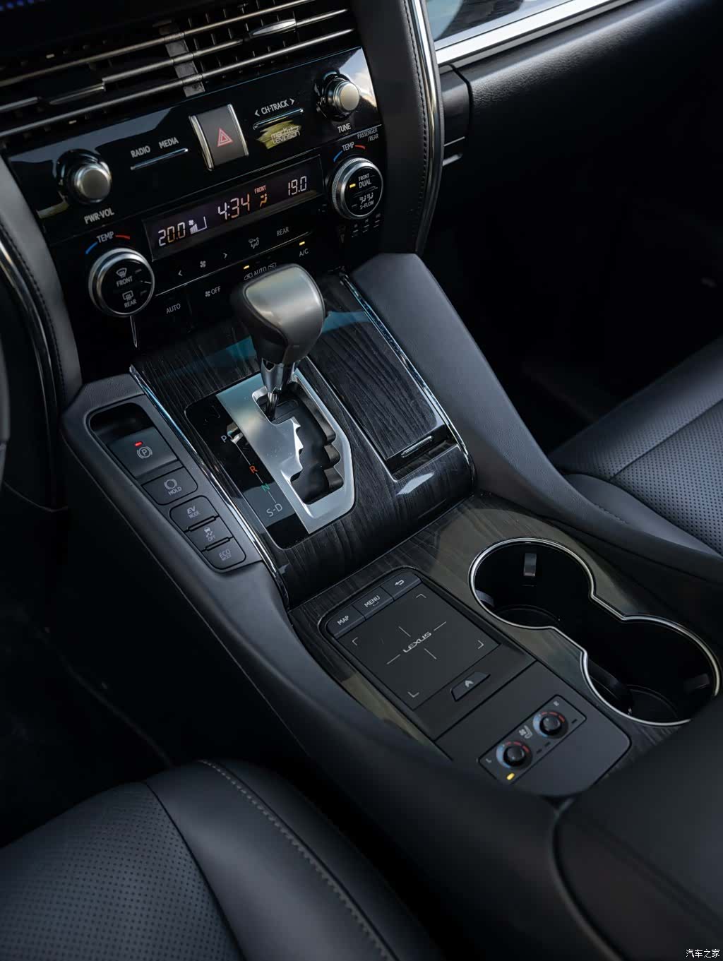 Lexus LM, 2023 15