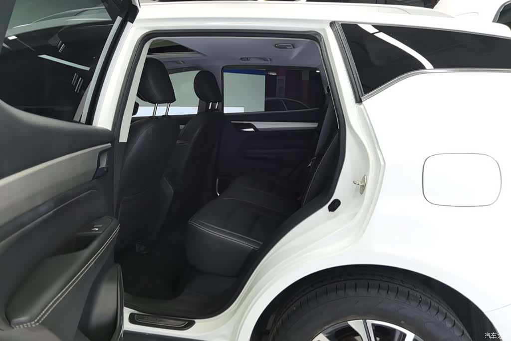 Geely X6, 2020 11