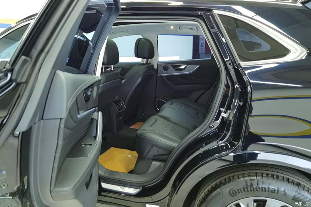 Hongqi HS5, 2023 11