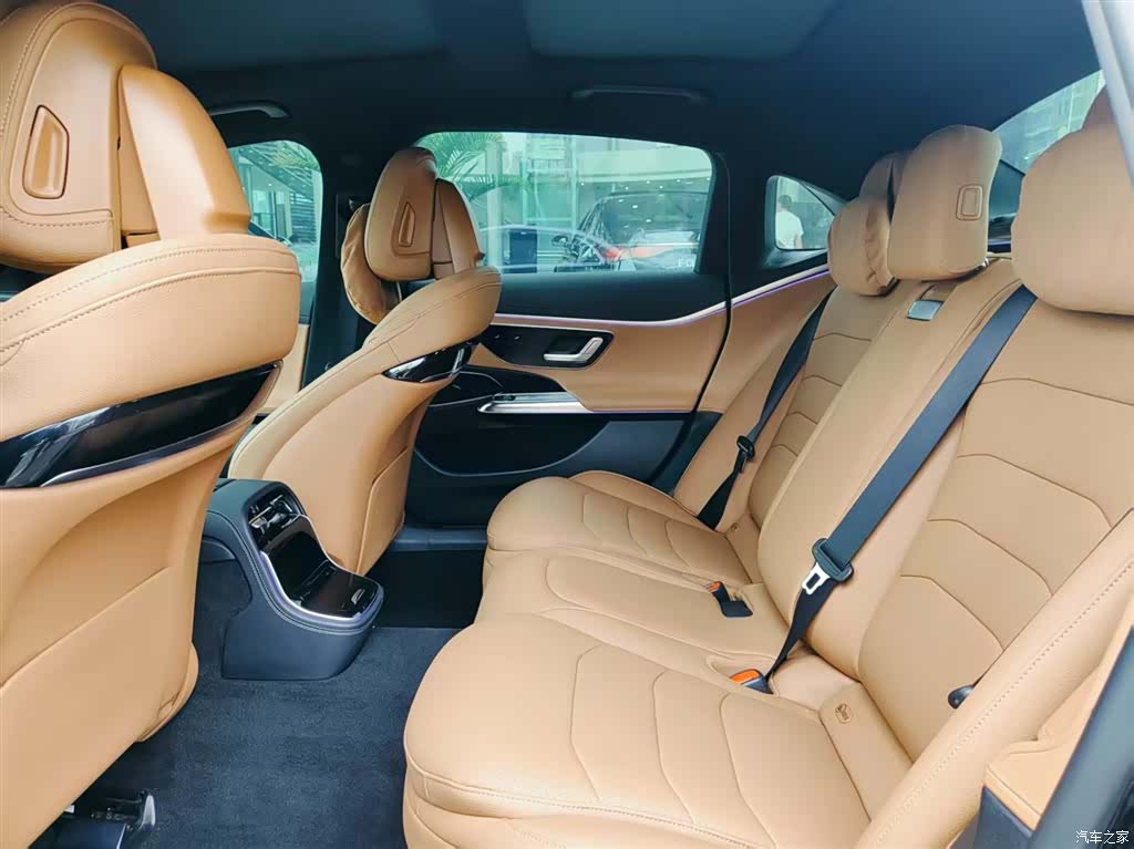Mercedes-Benz E-Class, 2024 14