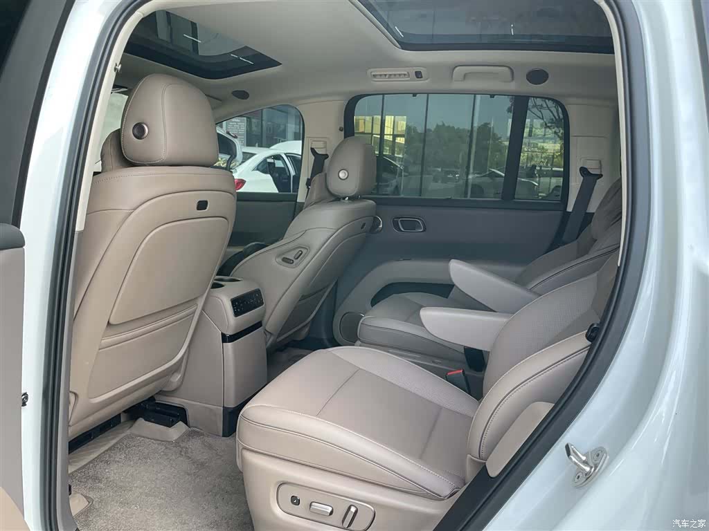 Li Auto i8, 2025 все фото