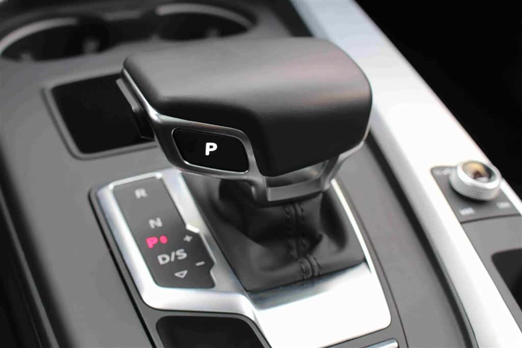 Audi A4L, 2021 8