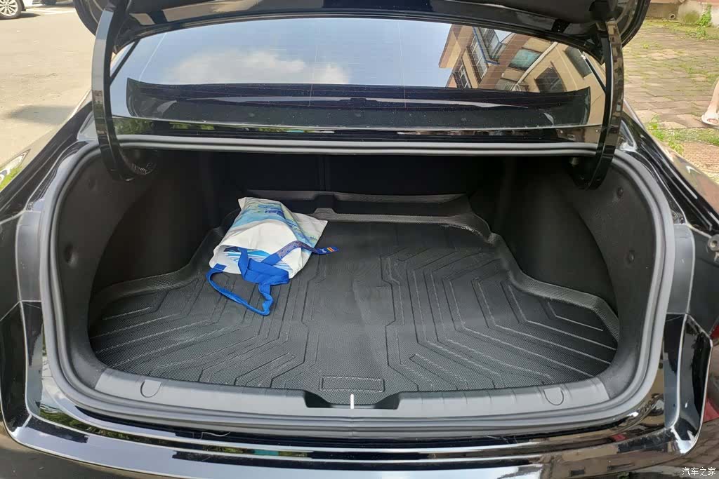 Geely Preface, 2025 4